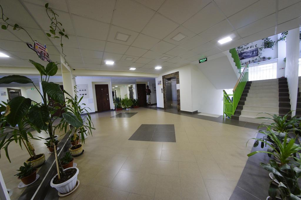54A Tselinogradskaia Str At Alekseevka Underground Charkov Buitenkant foto