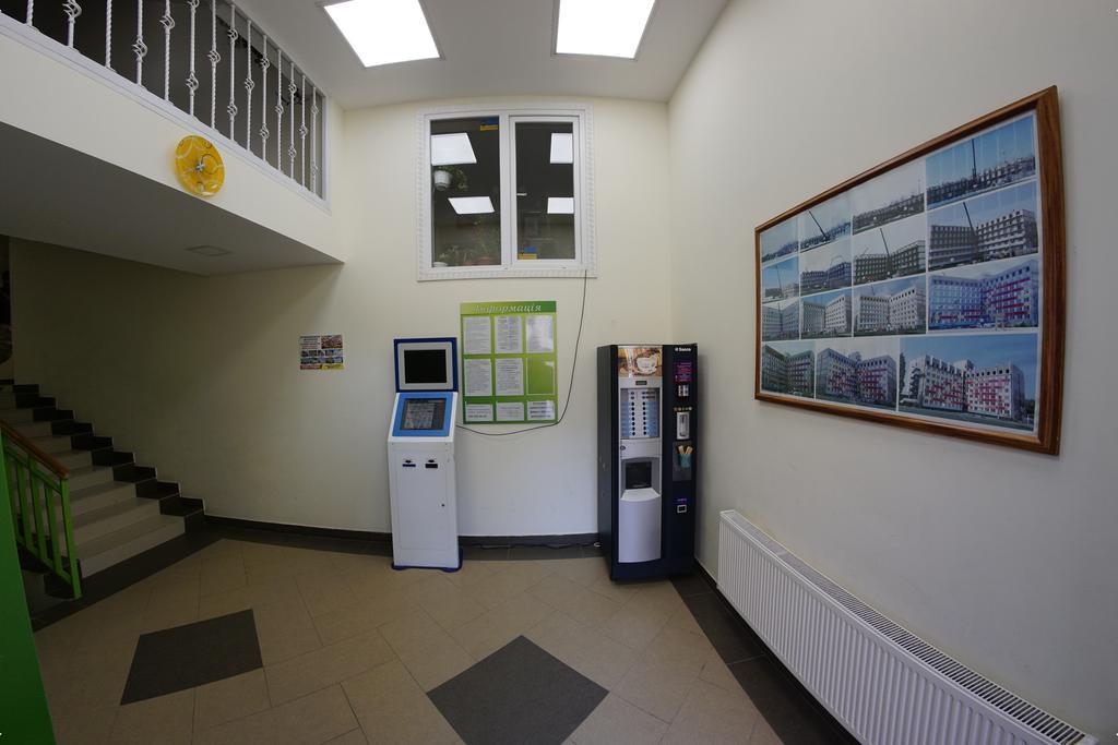 54A Tselinogradskaia Str At Alekseevka Underground Charkov Buitenkant foto